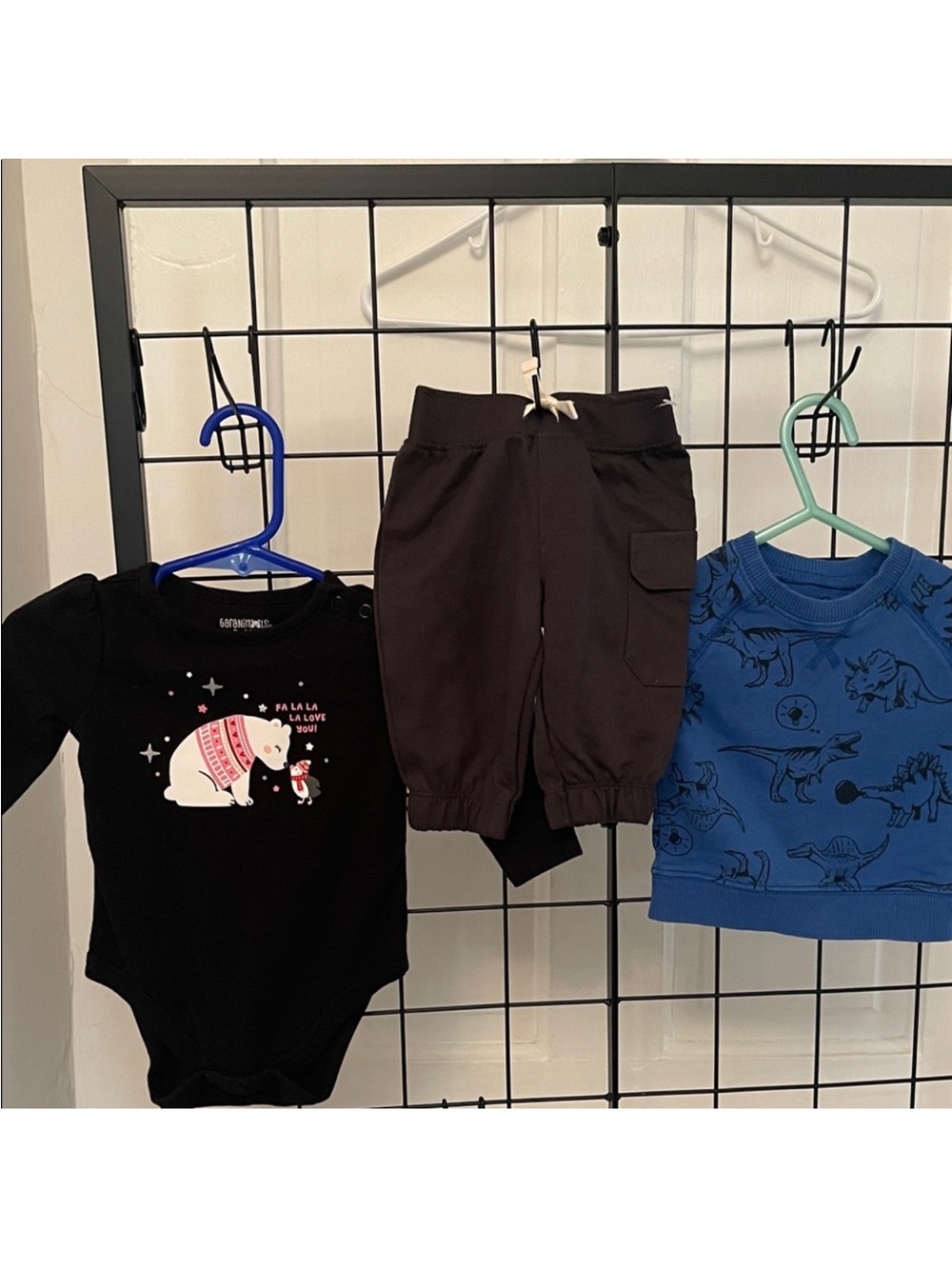 9 pieces bundle of baby clothes see all pictures